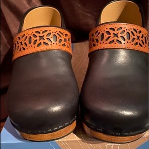 Dansko NEW Black Pavan Clog size 9.5 euro size 40